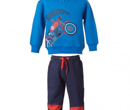 ΦΟΡΜΑ ΑΓΟΡΙ ΒΕΒΕ  φούτερ με  κουκούλα στη μπλούζα και λεπτομέρειες στα γόνατα