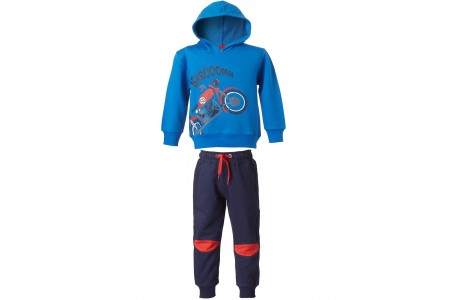 ΦΟΡΜΑ ΑΓΟΡΙ ΒΕΒΕ  φούτερ με  κουκούλα στη μπλούζα και λεπτομέρειες στα γόνατα